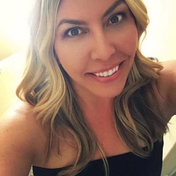 Meet your Posher, Sandy - Picture 1 of 2